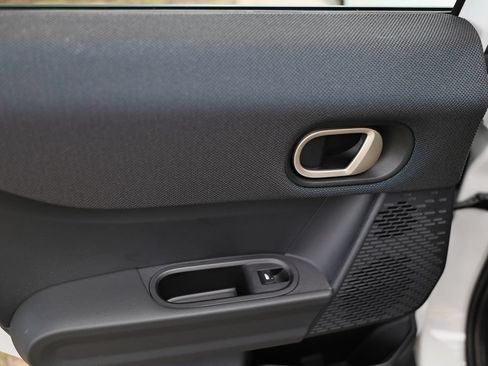 Used 2025 MINI Cooper 4-Door Hardtop FWD image 23