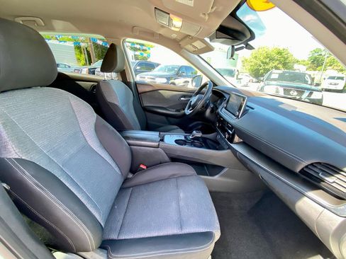 Used 2022 Nissan Rogue SV FWD image 9