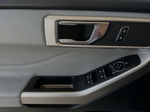 New 2024 Ford Explorer XLT w/ Equipment Group 202A image 9