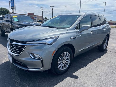 Used 2023 Buick Enclave Essence FWD image 1