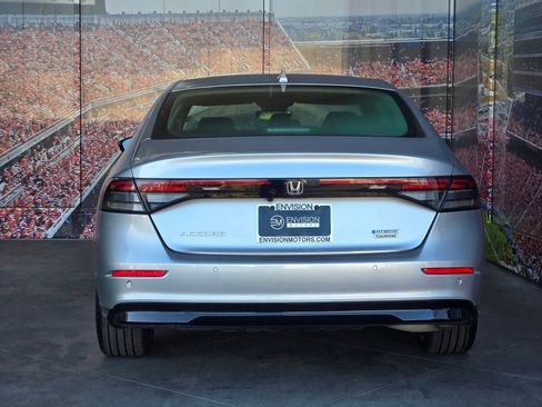 Used 2024 Honda Accord Touring image 6