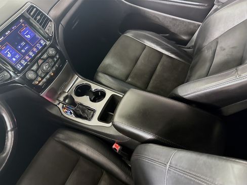 Used 2020 Jeep Grand Cherokee Altitude RWD image 28