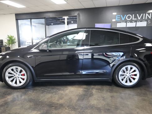 Used 2018 Tesla Model X P100D image 11