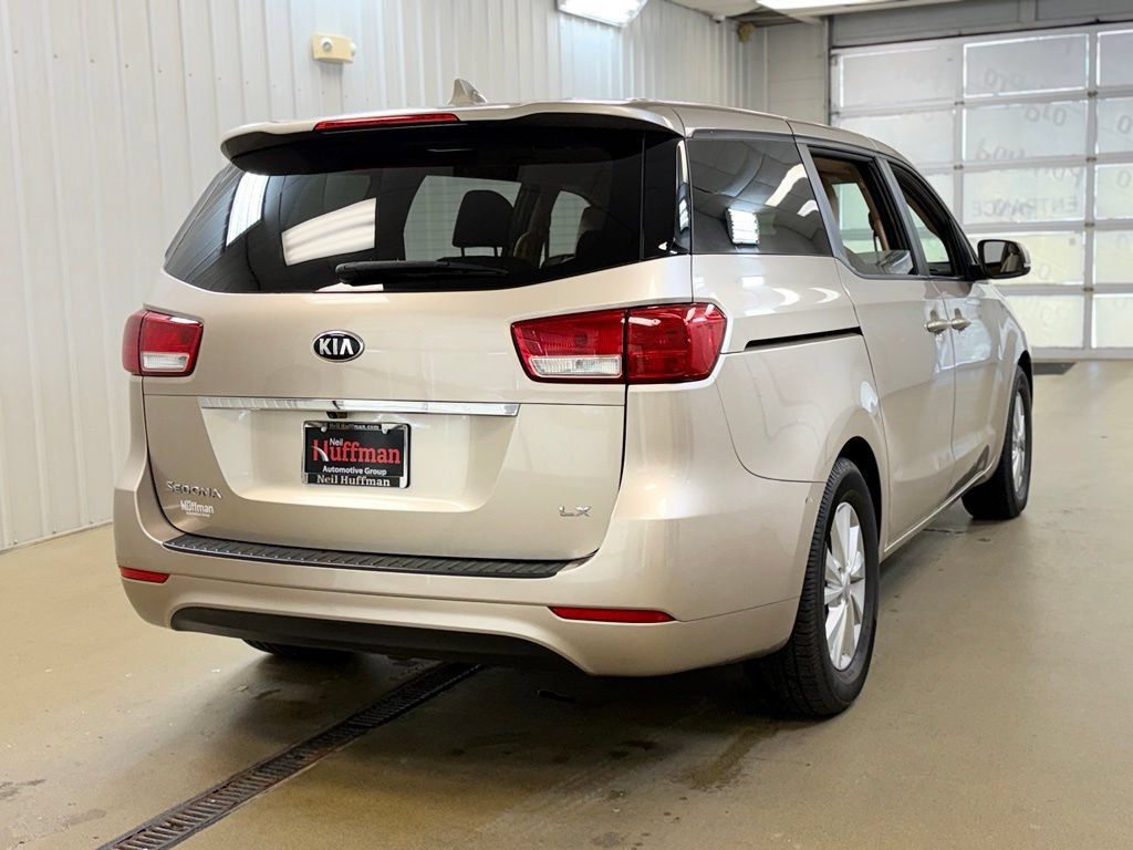 Used 2017 Kia Sedona LX FWD image 5