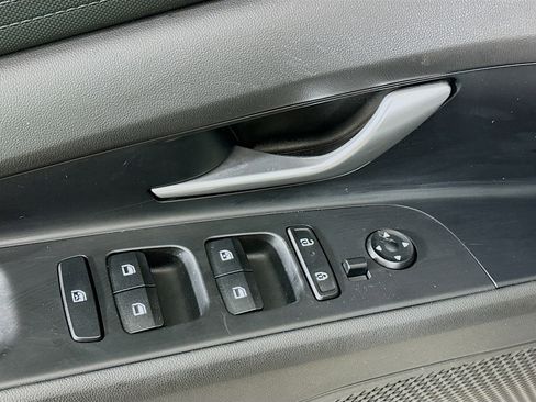 Used 2024 Hyundai Elantra SEL image 15