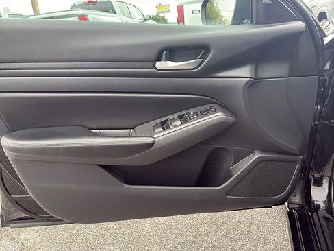 Used 2025 Nissan Altima 2.5 SV FWD image 29