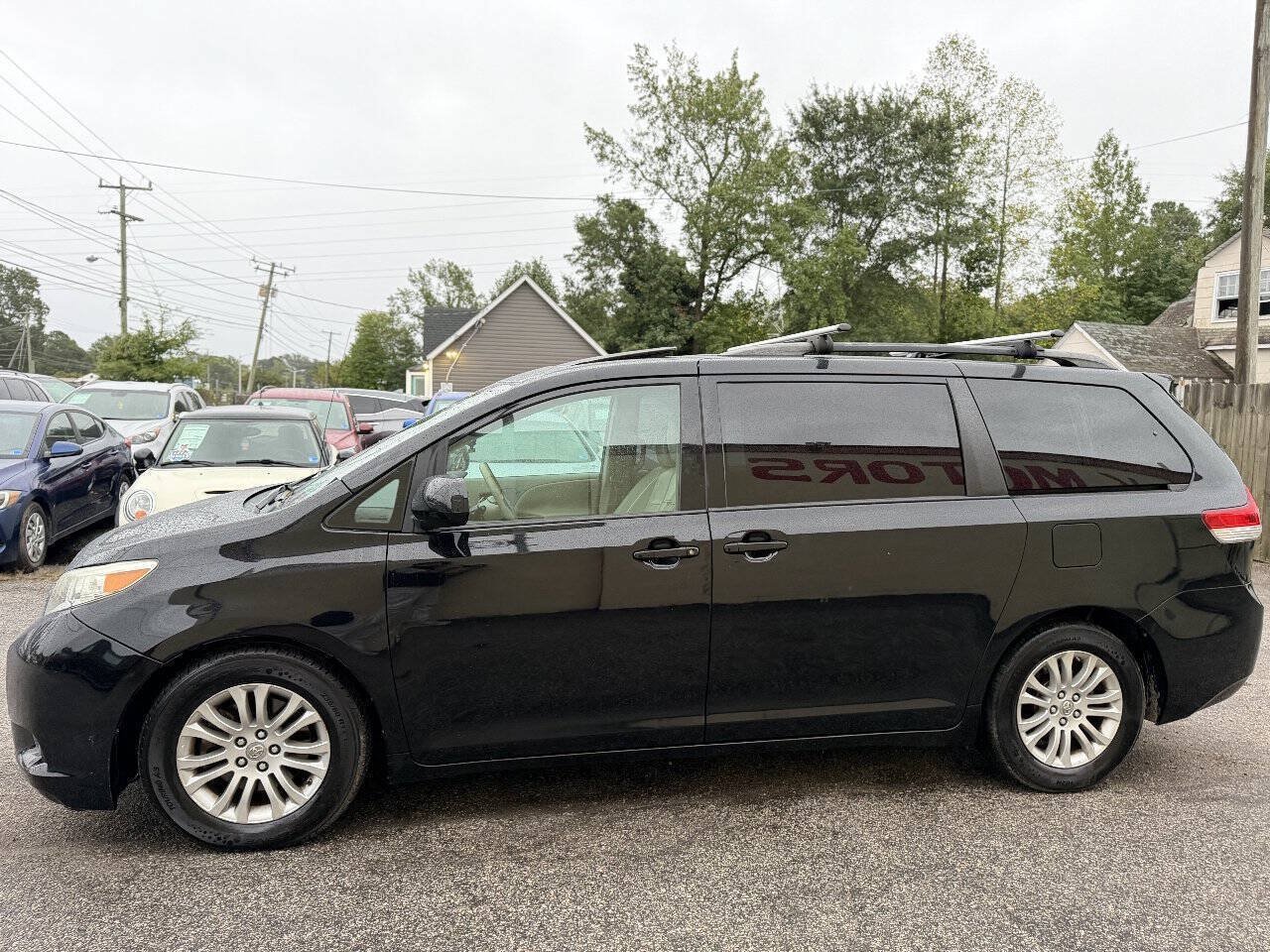 Used 2011 Toyota Sienna XLE FWD image 5
