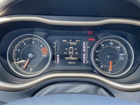 Used 2018 Jeep Cherokee Latitude FWD image 11
