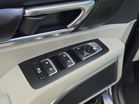 Certified 2025 Kia Telluride S FWD image 20