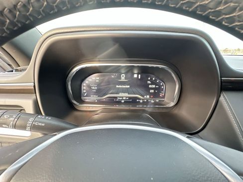 Used 2024 GMC Yukon XL SLE w/ Gmc Pro Safety Plus Package image 12