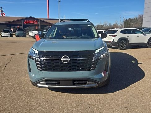 New 2026 Nissan Pathfinder Platinum image 2