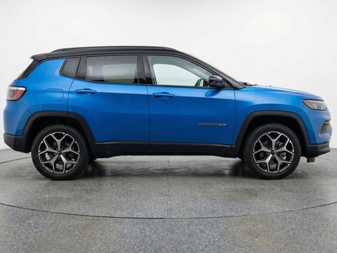 Used 2025 Jeep Compass Limited AWD/4WD image 11