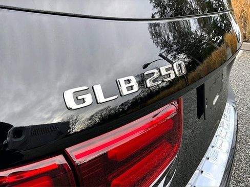 Used 2025 Mercedes-Benz GLB 250 4MATIC image 27