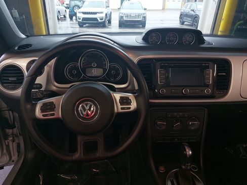 Used 2013 Volkswagen Beetle TDI FWD image 17