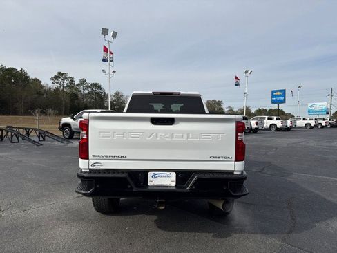 Used 2025 Chevrolet Silverado 2500 Custom w/ Custom Value Package image 4