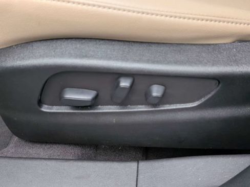 Used 2024 Cadillac XT4 Luxury w/ Cold Weather Package FWD image 22