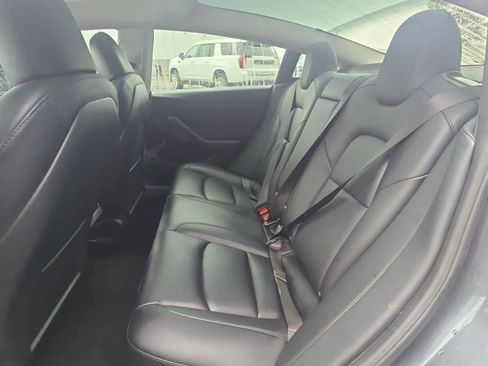 Used 2023 Tesla Model 3 Standard Range image 9