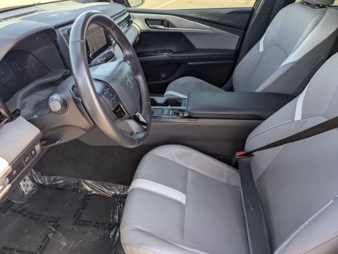 Used 2025 Toyota Camry SE w/ Convenience Package FWD image 24