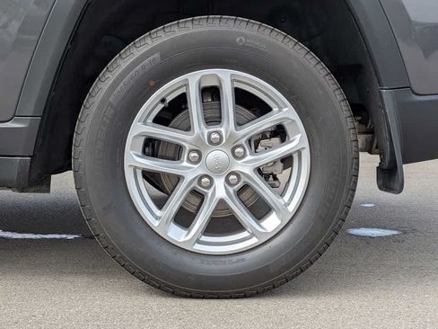 Certified 2025 Jeep Grand Cherokee Laredo X w/ Luxury Tech Group I AWD/4WD image 14