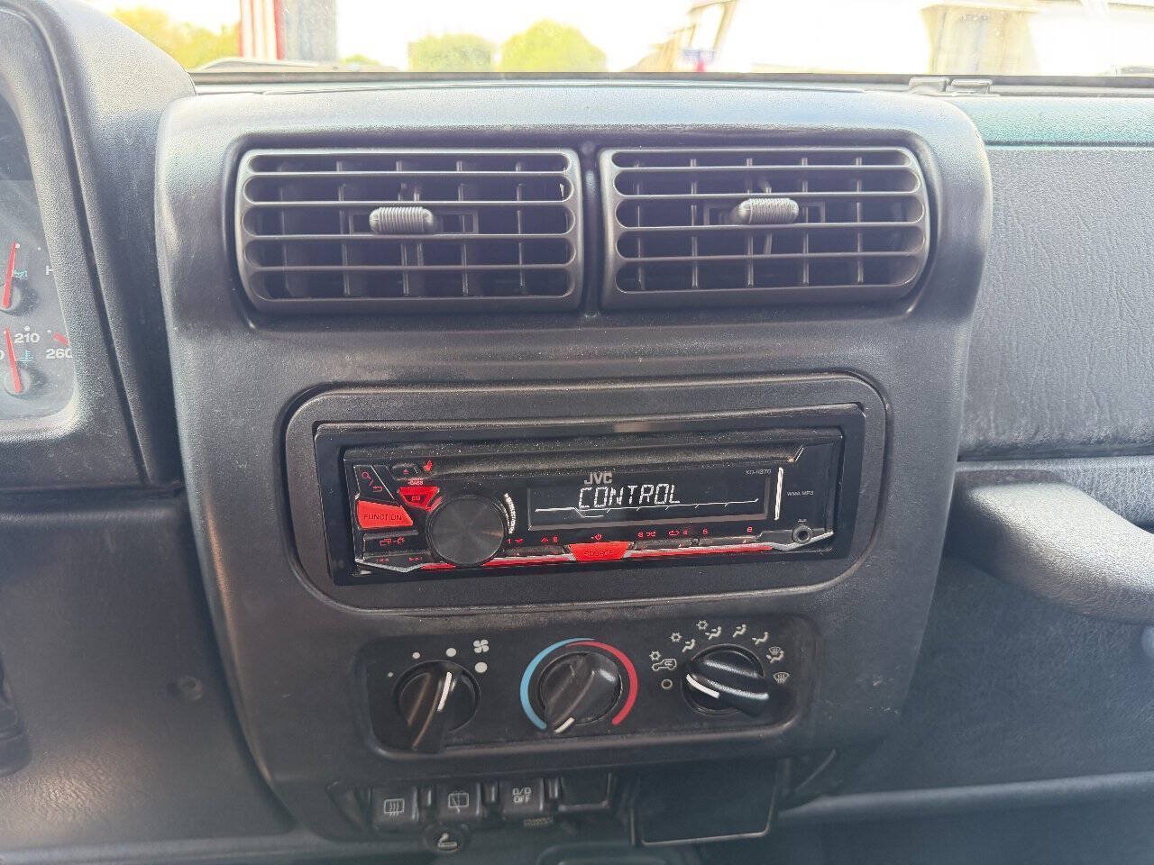 Used 2004 Jeep Wrangler 4WD image 11