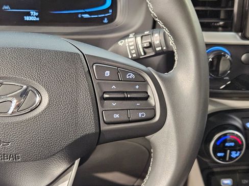 Used 2025 Hyundai Venue SEL FWD image 29