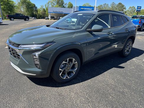 New 2026 Chevrolet Trax LT image 2