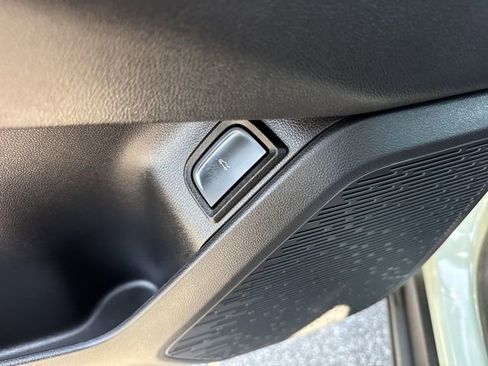 Used 2025 Chevrolet Equinox LT w/ Convenience Package II image 37