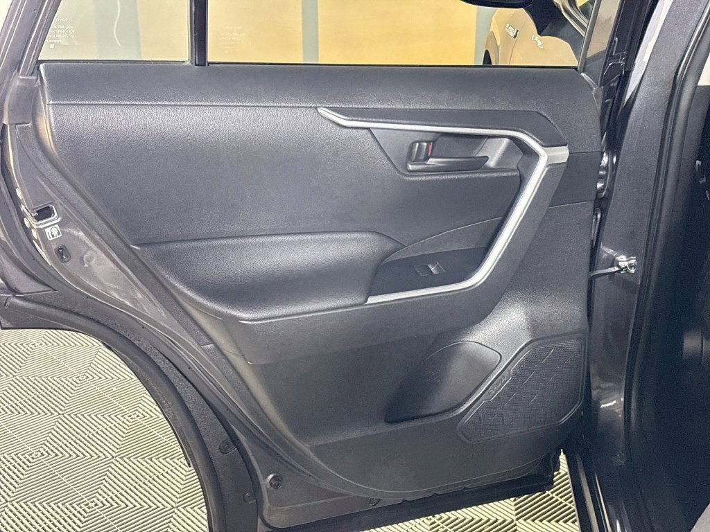 Used 2020 Toyota RAV4 LE w/ All Weather Liner Package AWD/4WD image 18