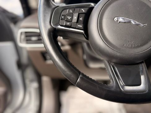 Used 2018 Jaguar F-PACE Prestige image 19