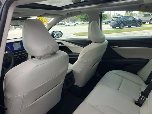 Used 2025 Toyota Camry XLE w/ Premium Plus Package image 11