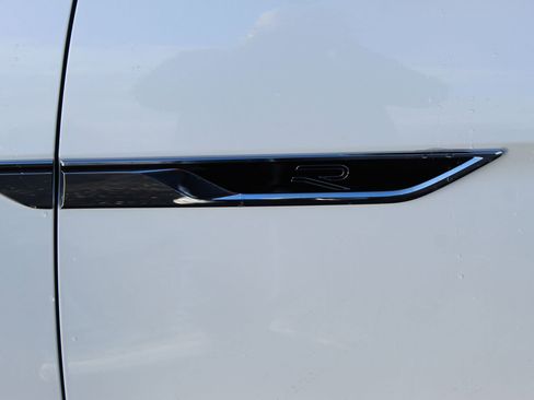 Used 2025 Volkswagen Atlas SEL Premium R-Line image 3