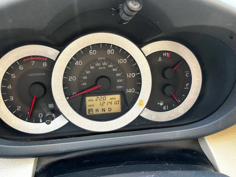 Used 2011 Toyota RAV4 2WD image 14