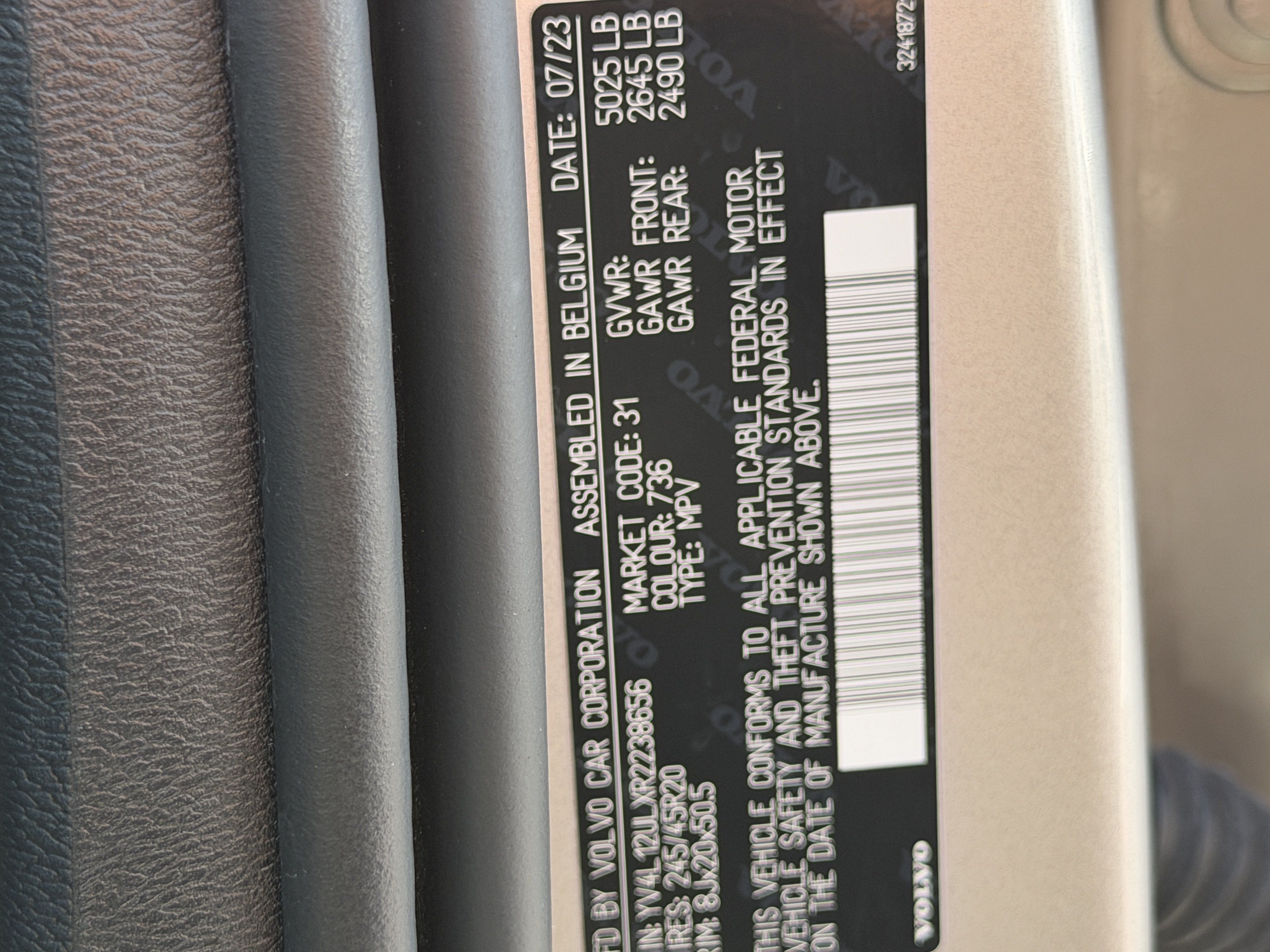 Certified 2024 Volvo XC40 B5 Plus w/ Protection Package Premier AWD/4WD image 37