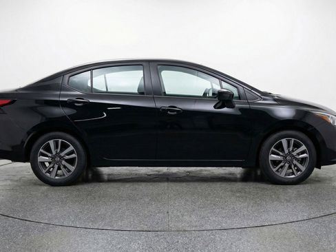 Used 2025 Nissan Versa SV image 11
