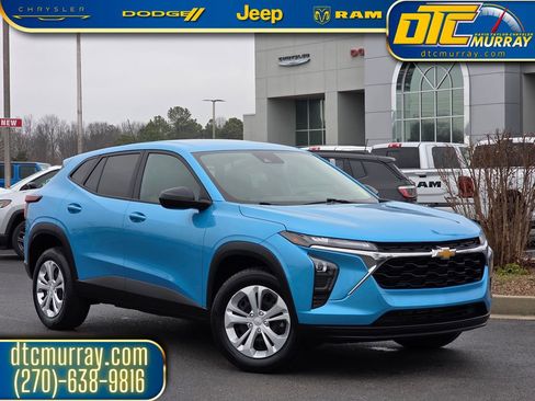 Used 2025 Chevrolet Trax LS image 1