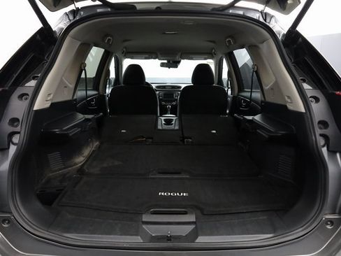 Used 2020 Nissan Rogue SV w/ Premium Package image 28