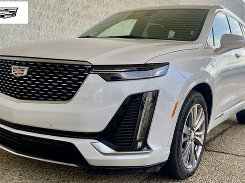 Used 2025 Cadillac XT6 Premium Luxury image 1