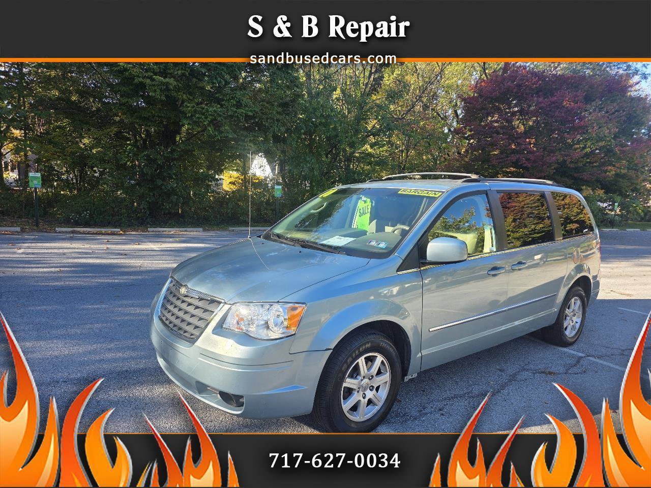 Used 2010 Chrysler Town & Country Touring FWD image 1