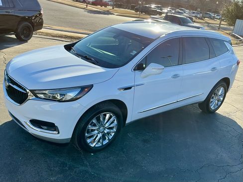 Used 2020 Buick Enclave Essence image 5