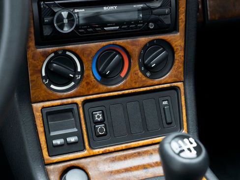 Used 1997 BMW Z3 1.9 RWD image 28