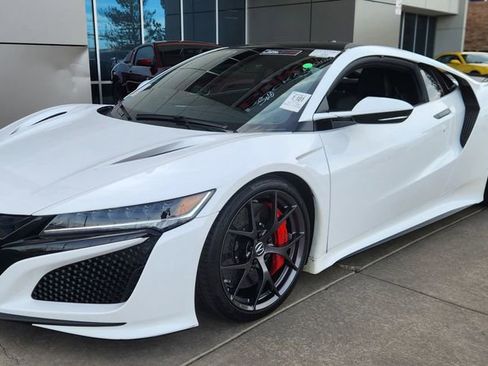 Used 2017 Acura NSX image 2