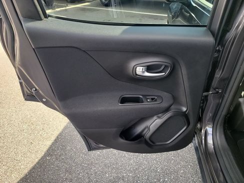 Certified 2020 Jeep Renegade Sport w/ Sport Appearance Group FWD image 11