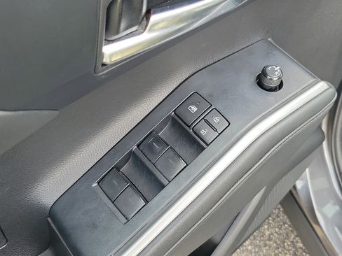 Used 2022 Toyota Highlander XLE image 23