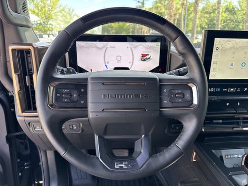 Used 2025 GMC Hummer EV 3X w/ LPO, Roof Cross Rail Package AWD/4WD image 15