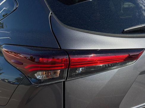 Used 2025 Toyota Highlander XSE AWD/4WD image 27