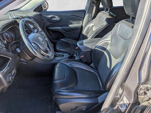 Used 2019 Jeep Cherokee Latitude Plus image 13