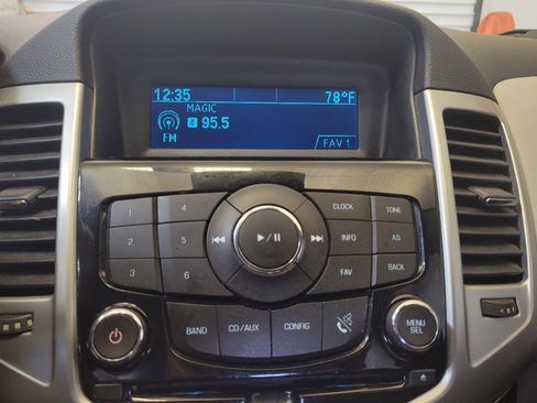 Used 2014 Chevrolet Cruze LS FWD image 25