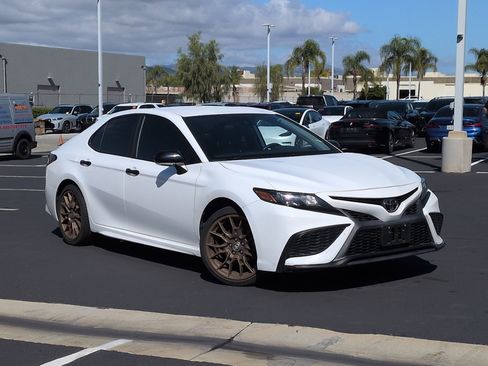 Used 2023 Toyota Camry SE image 2