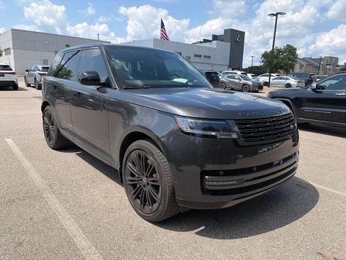 Used 2024 Land Rover Range Rover SE AWD/4WD image 3