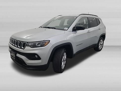 Used 2025 Jeep Compass Latitude AWD/4WD image 8
